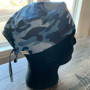 Men’s navy camo tie back scrub cap